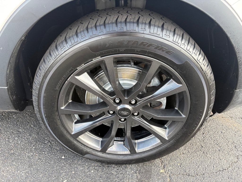 Used 2019 Ford Explorer XLT w/ Equipment Group 202A AWD/4WD image 23
