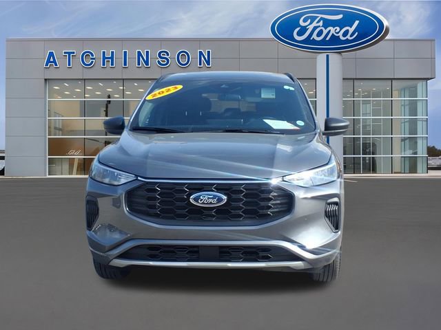 Used 2023 Ford Escape ST-Line w/ Tech Pack #1 AWD/4WD image 3