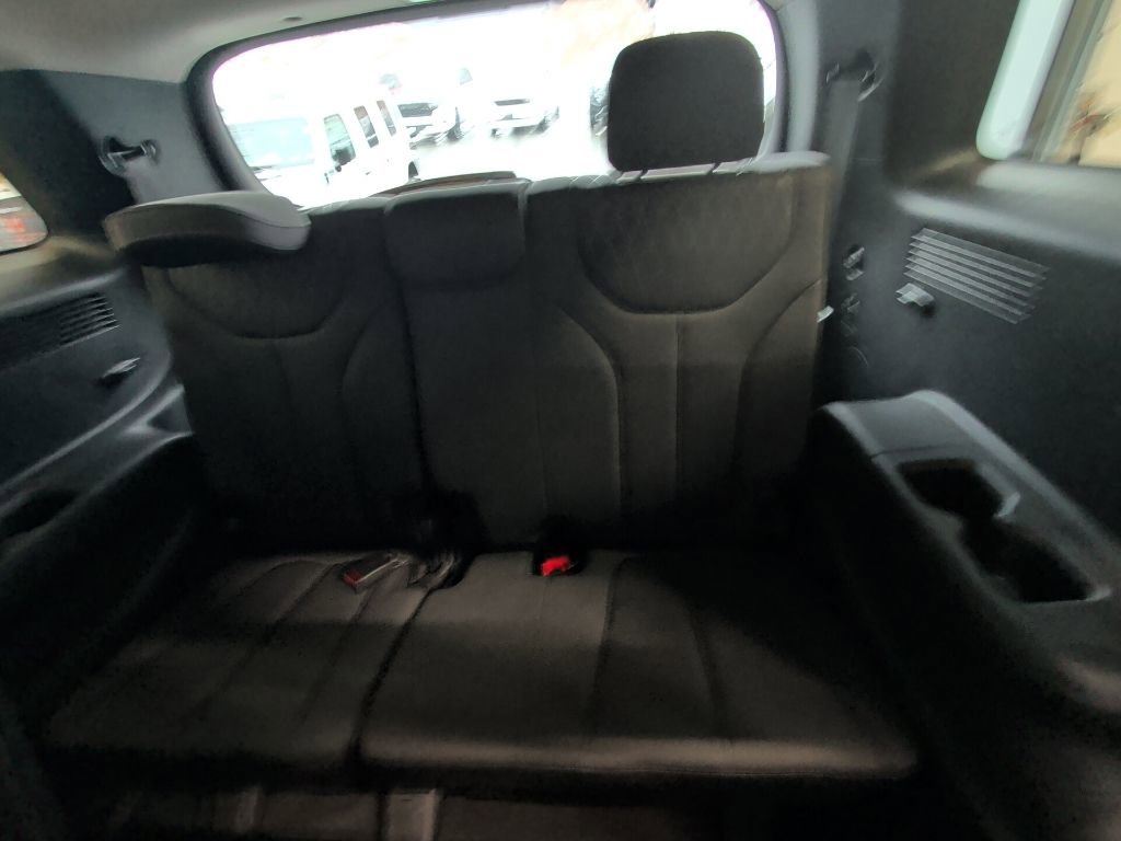 Used 2022 Hyundai Palisade SE image 13