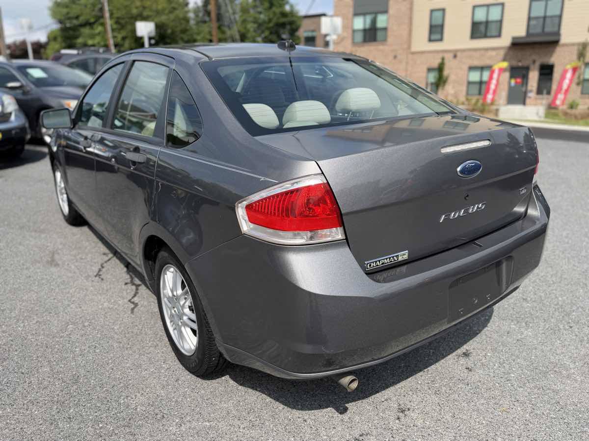Used 2009 Ford Focus SE FWD image 5