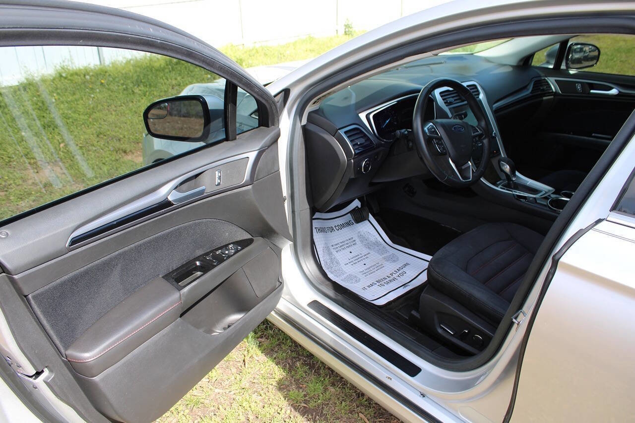 Used 2013 Ford Fusion SE image 13