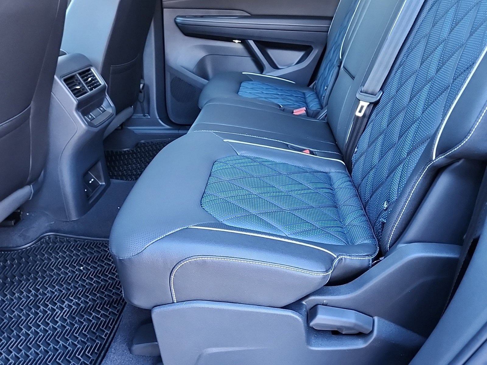 New 2025 Volkswagen Atlas Cross Sport SEL Premium R-Line image 11