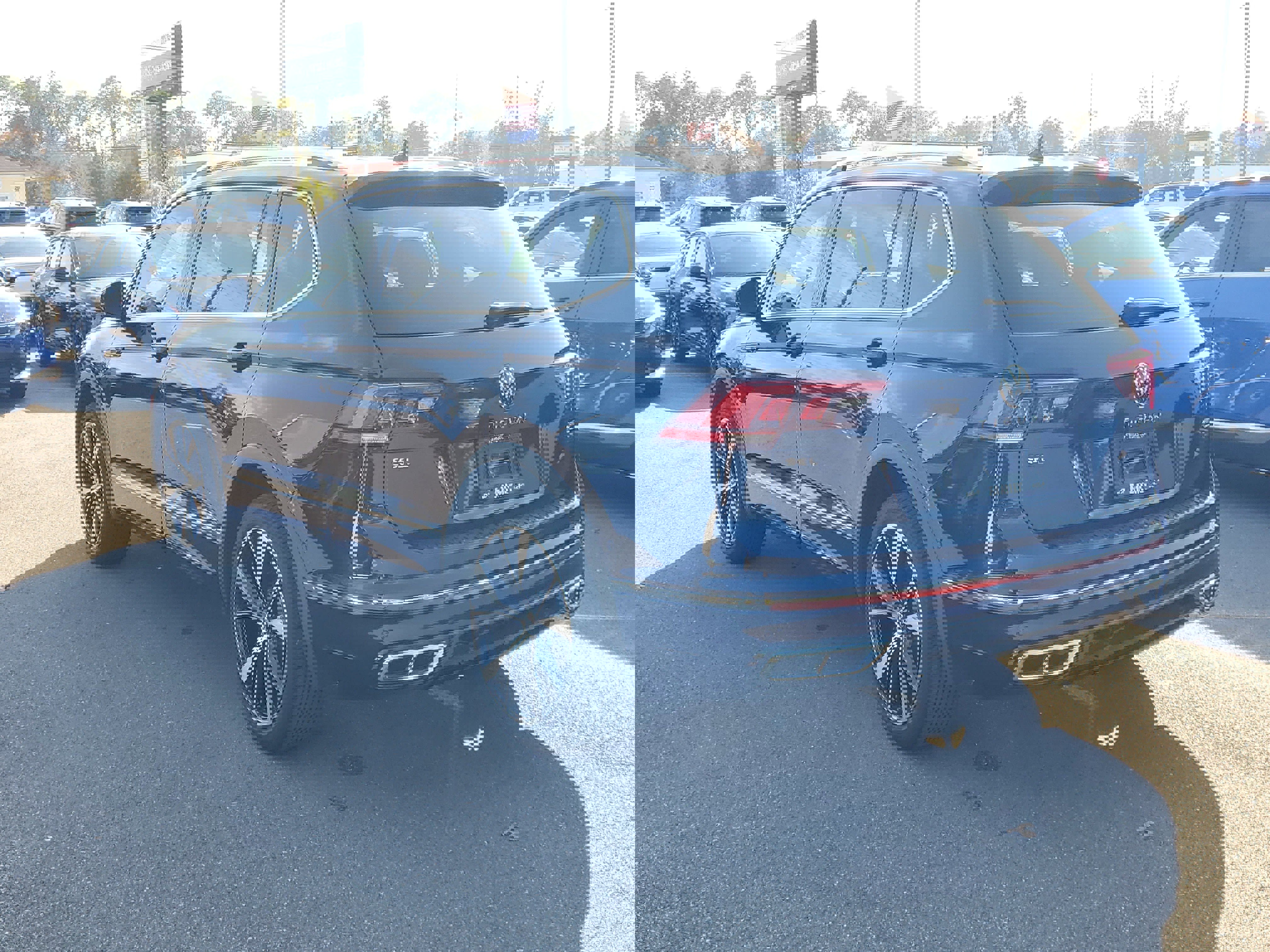 Used 2022 Volkswagen Tiguan SEL R-Line image 4