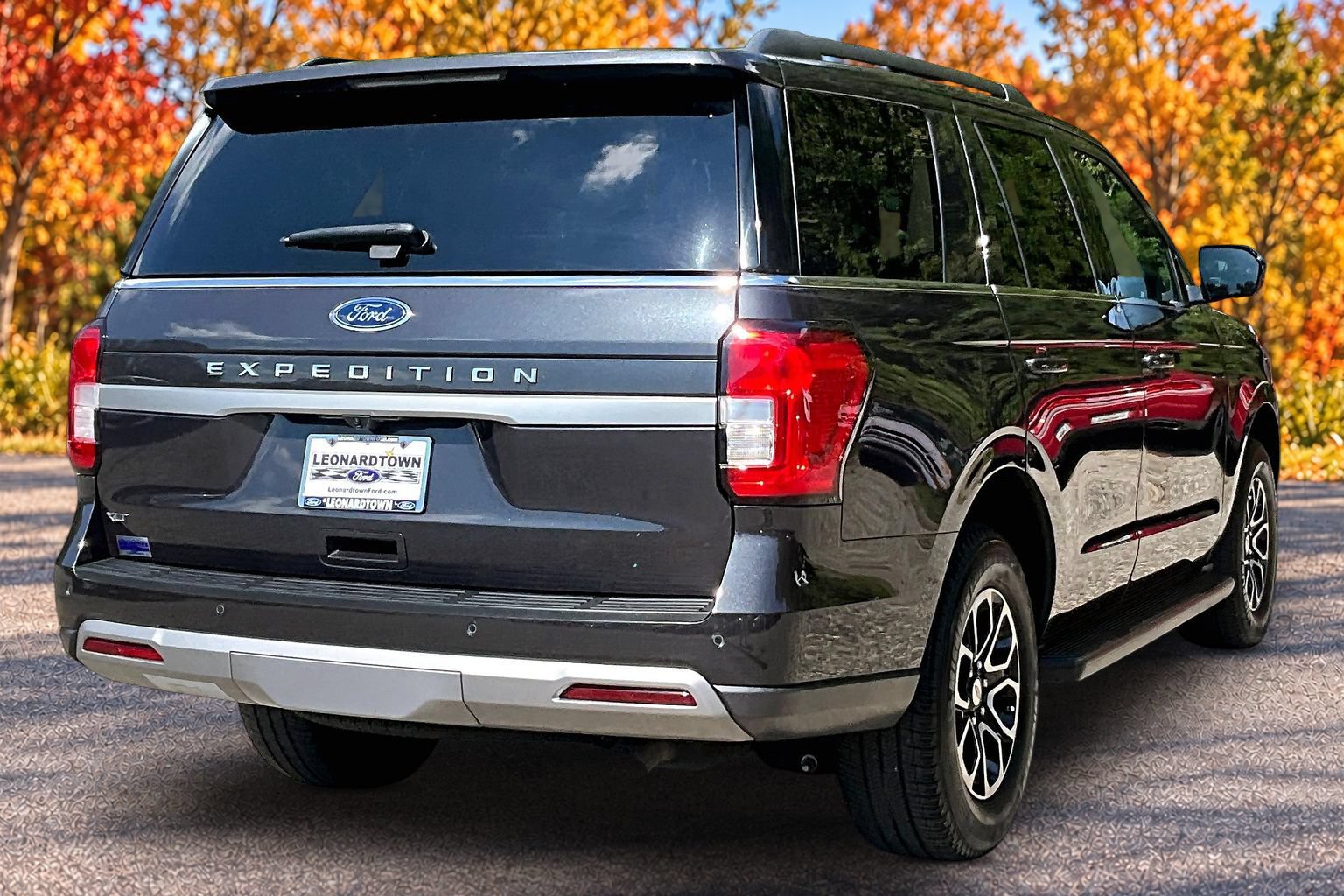 Certified 2024 Ford Expedition XLT AWD/4WD image 2