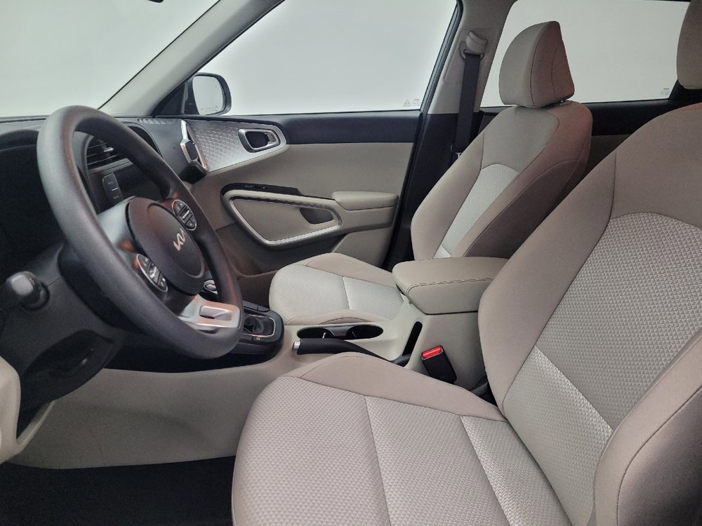 Used 2025 Kia Soul LX image 17