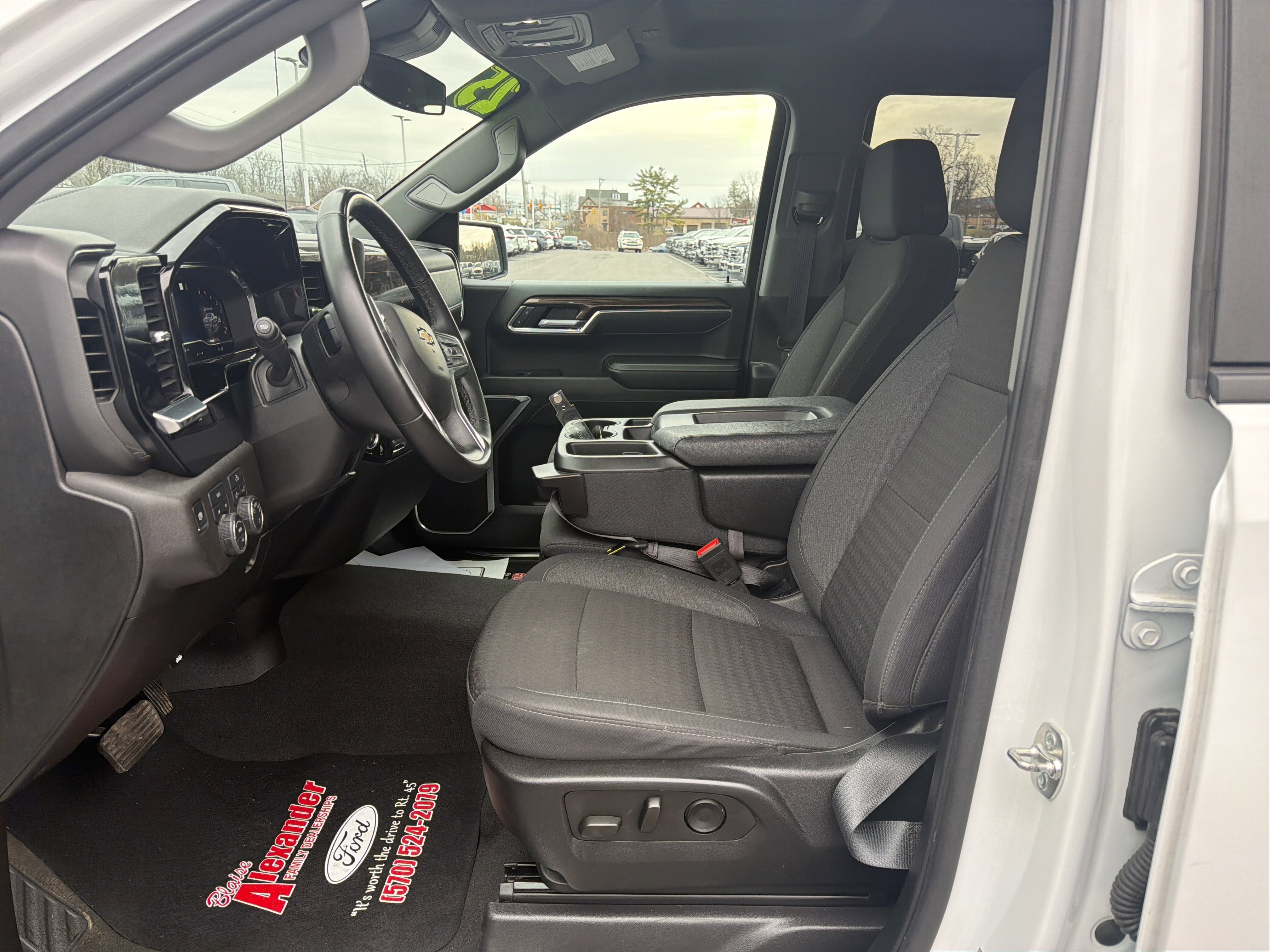 Used 2025 Chevrolet Silverado 1500 LT image 12