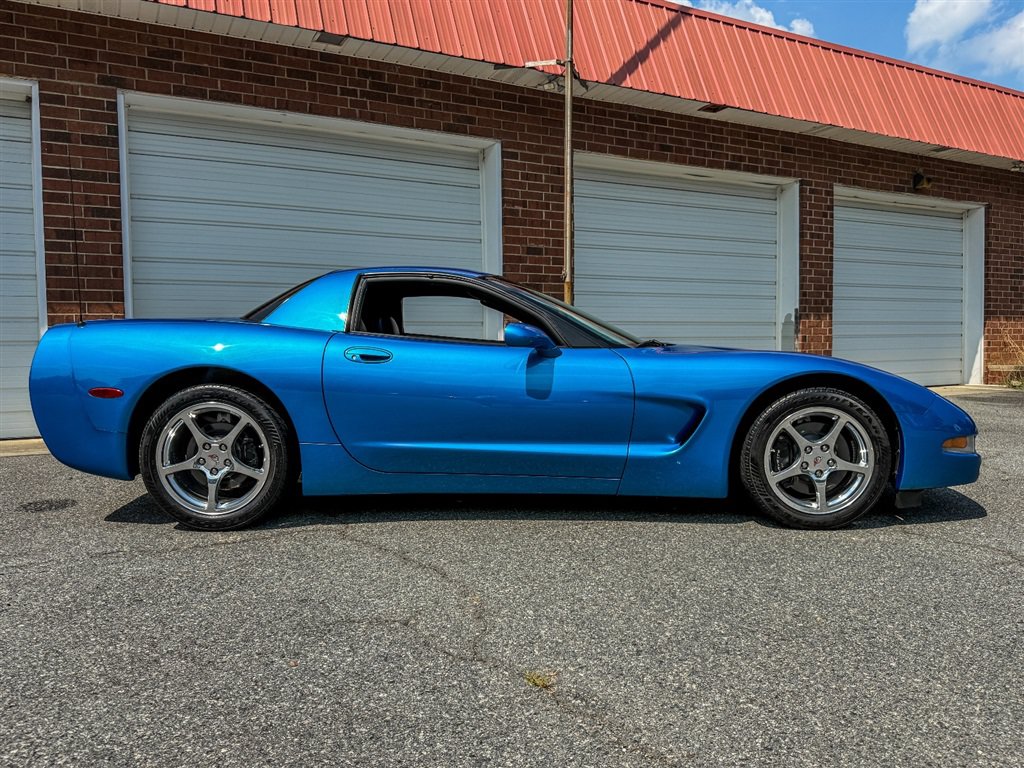 Used 1999 Chevrolet Corvette Coupe w/ Lighting Pkg RWD image 30