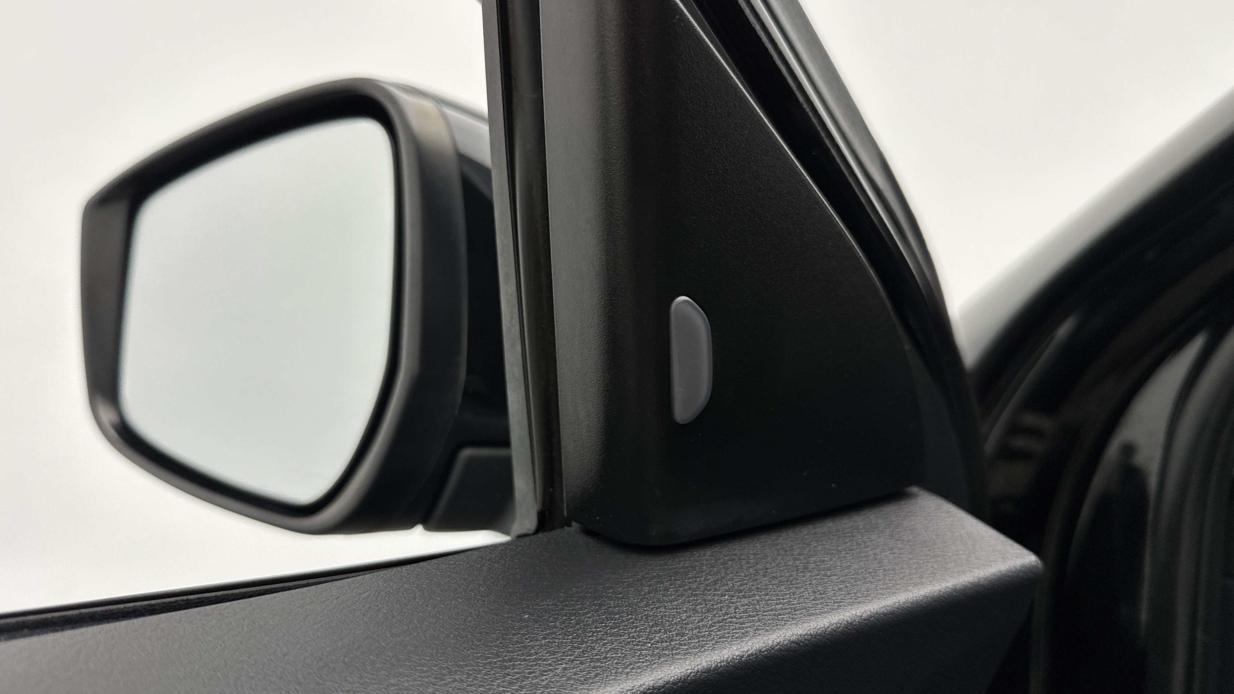 Used 2021 Nissan Kicks SV FWD image 14