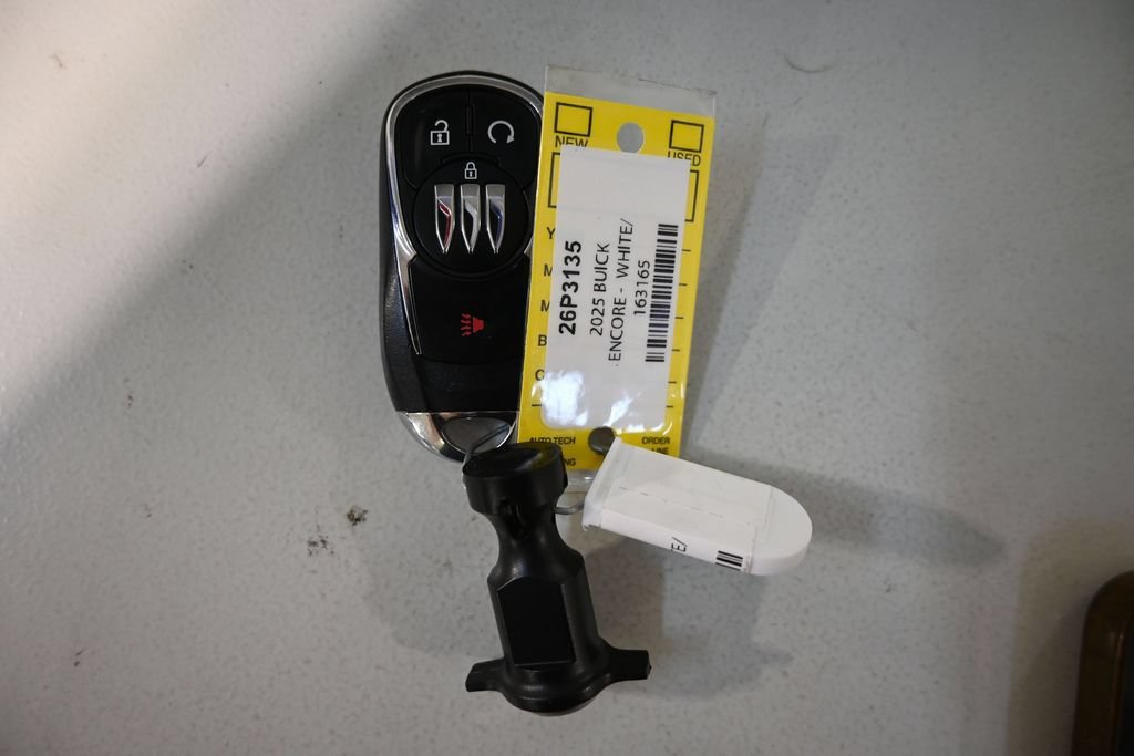 Used 2025 Buick Encore GX Preferred AWD/4WD image 11
