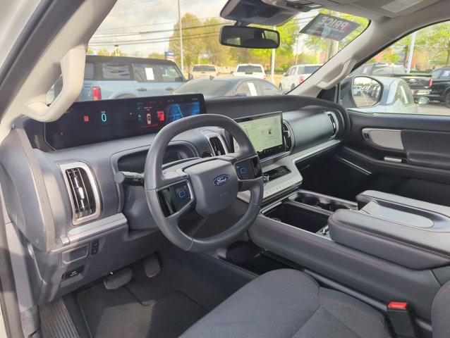 Used 2025 Ford Expedition Active RWD image 13