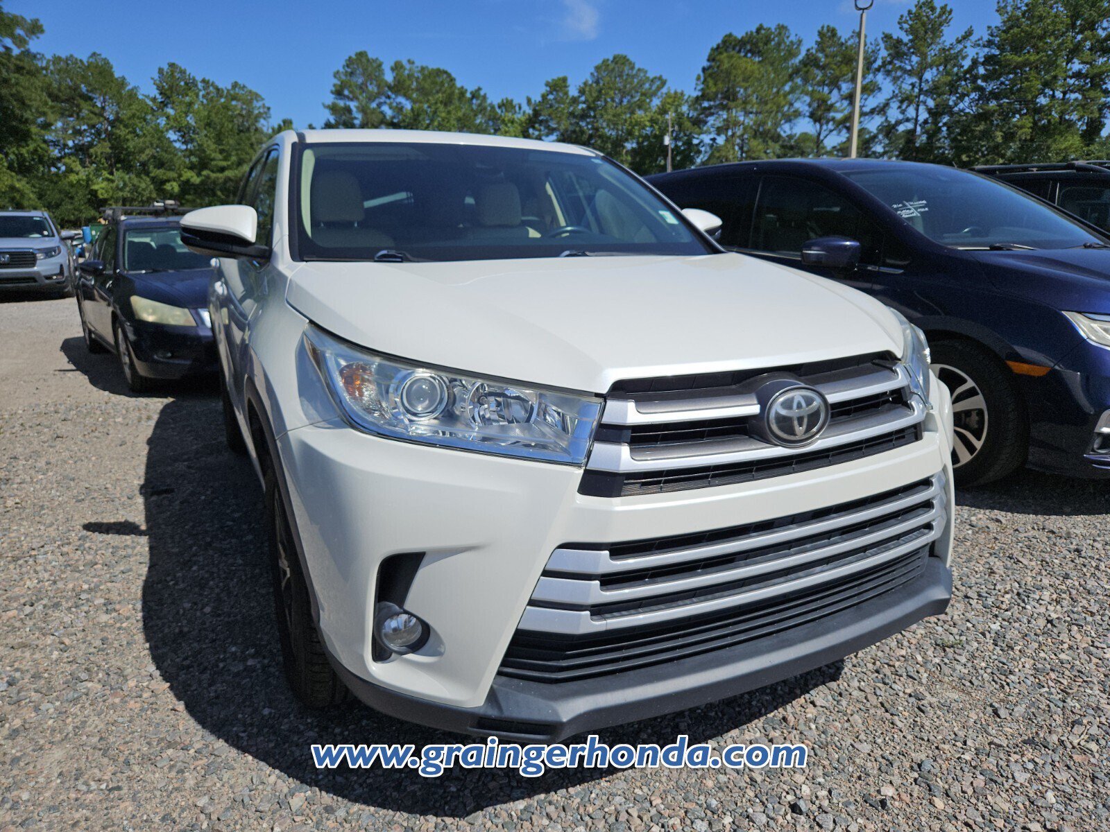 Used 2019 Toyota Highlander Plus FWD image 4
