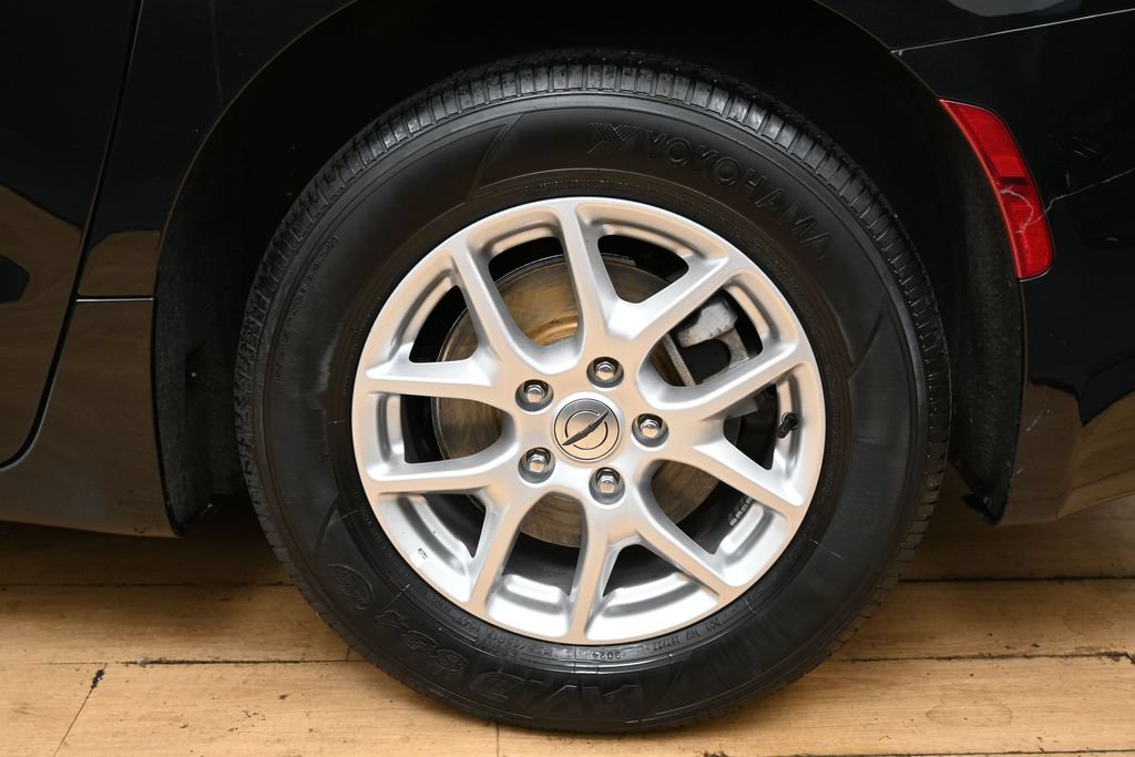Used 2025 Chrysler Pacifica Select FWD image 13