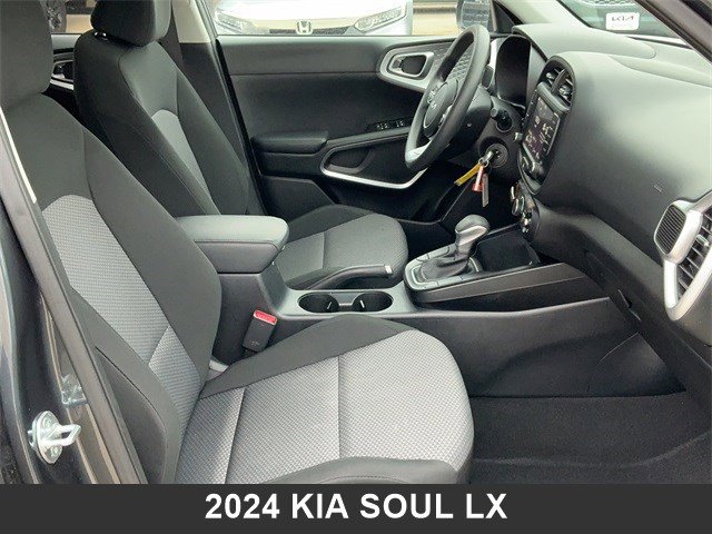 Used 2024 Kia Soul LX w/ Option Group 015 image 16