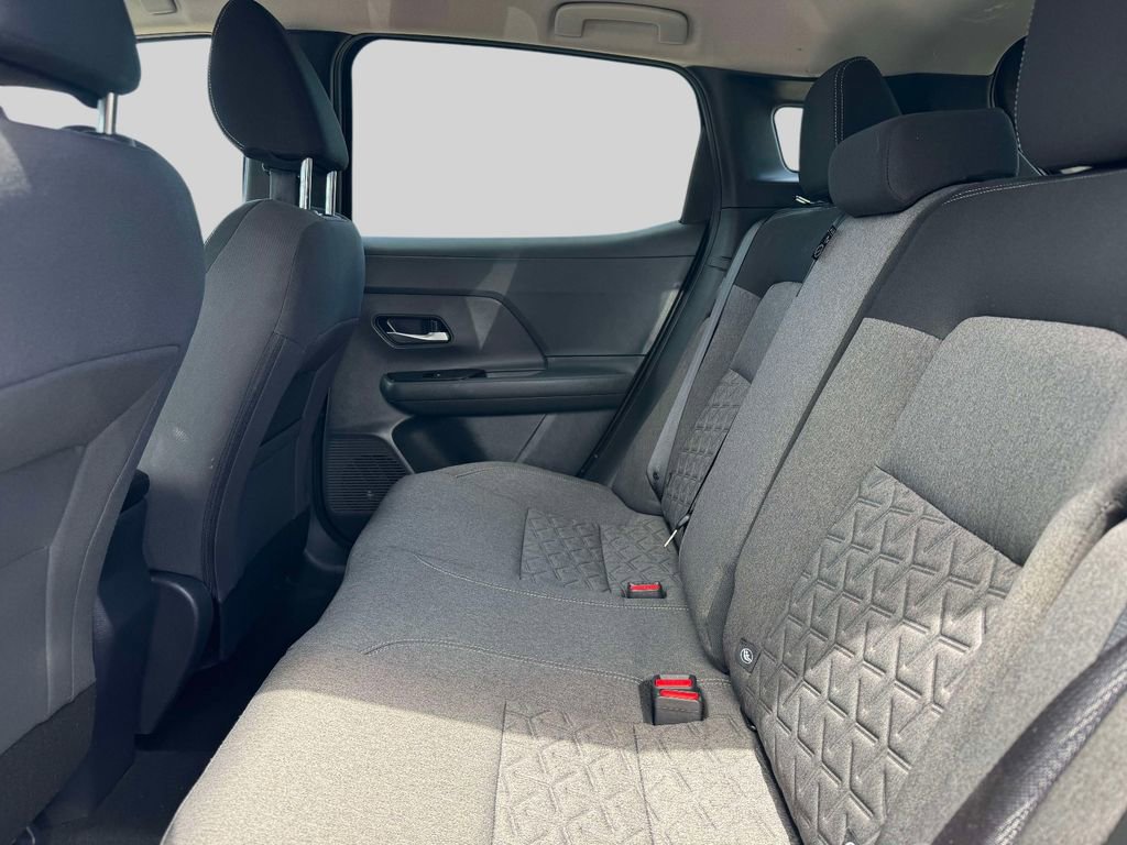 Used 2025 Nissan Kicks SV AWD/4WD image 11