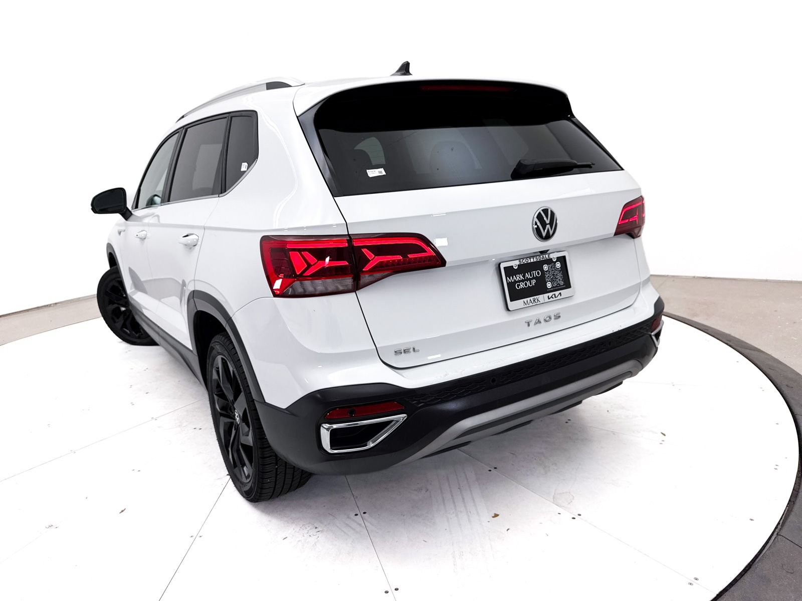 Used 2022 Volkswagen Taos SEL w/ Panoramic Sunroof Package FWD image 7