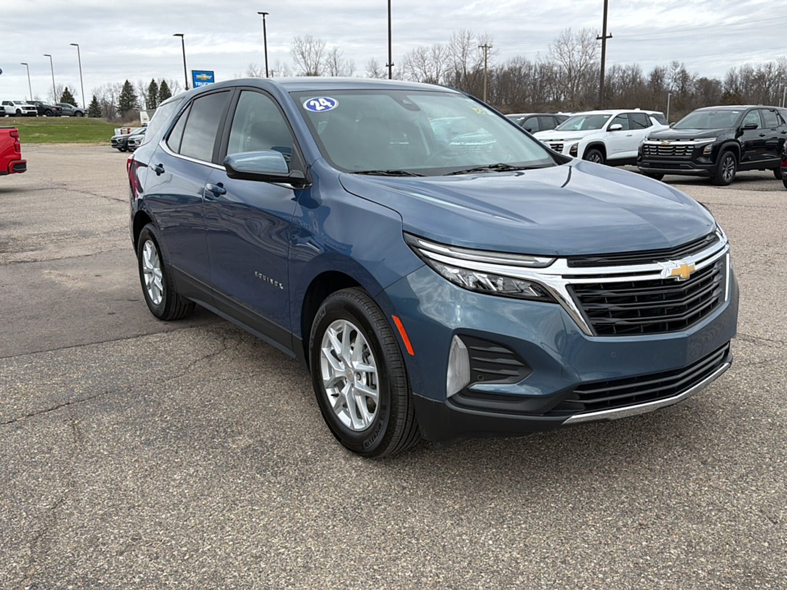 Used 2024 Chevrolet Equinox LT w/ LPO, Floor Liner Package FWD image 3