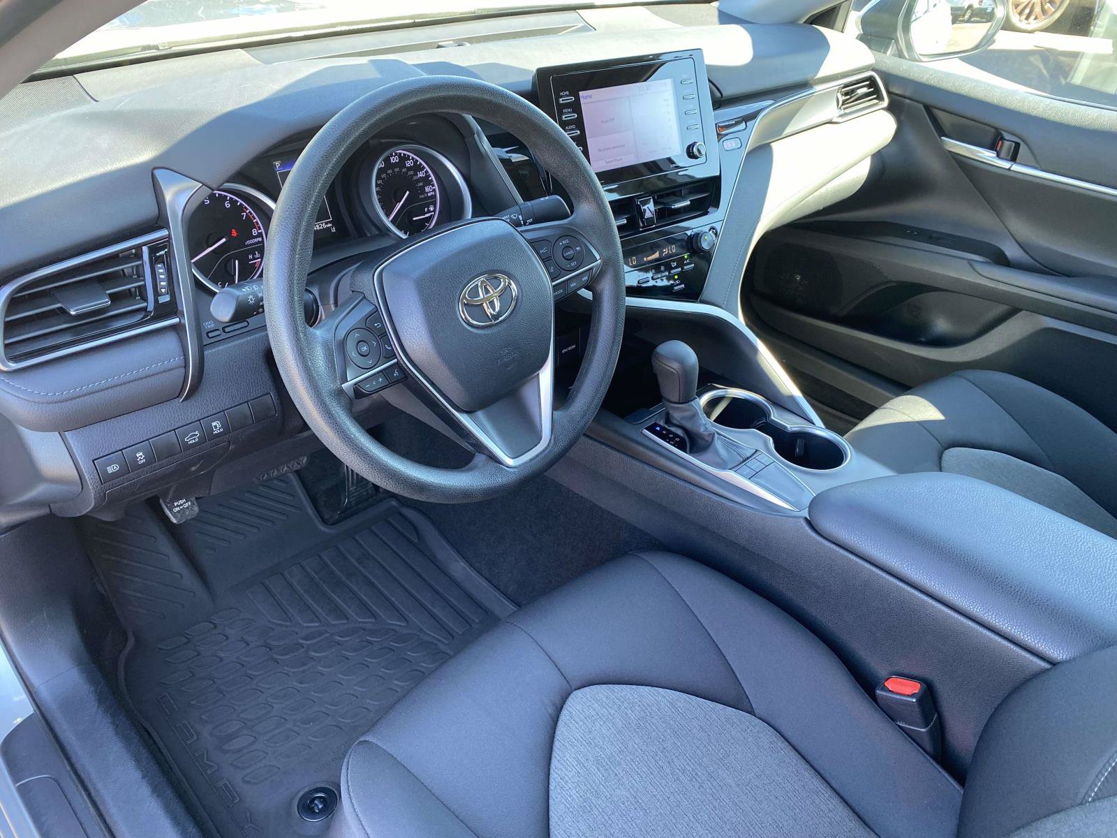 Used 2022 Toyota Camry LE FWD image 17