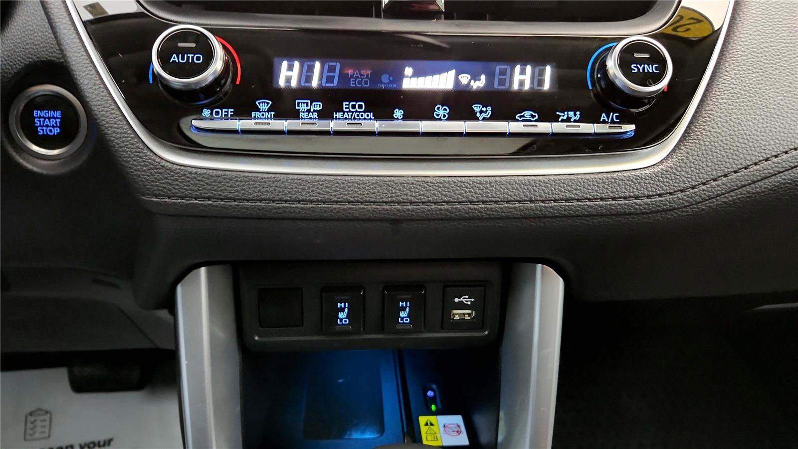 Used 2022 Toyota Corolla Cross XLE image 31