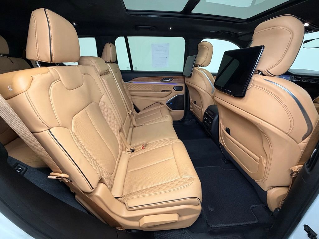 Used 2024 Jeep Grand Cherokee L Summit AWD/4WD image 11