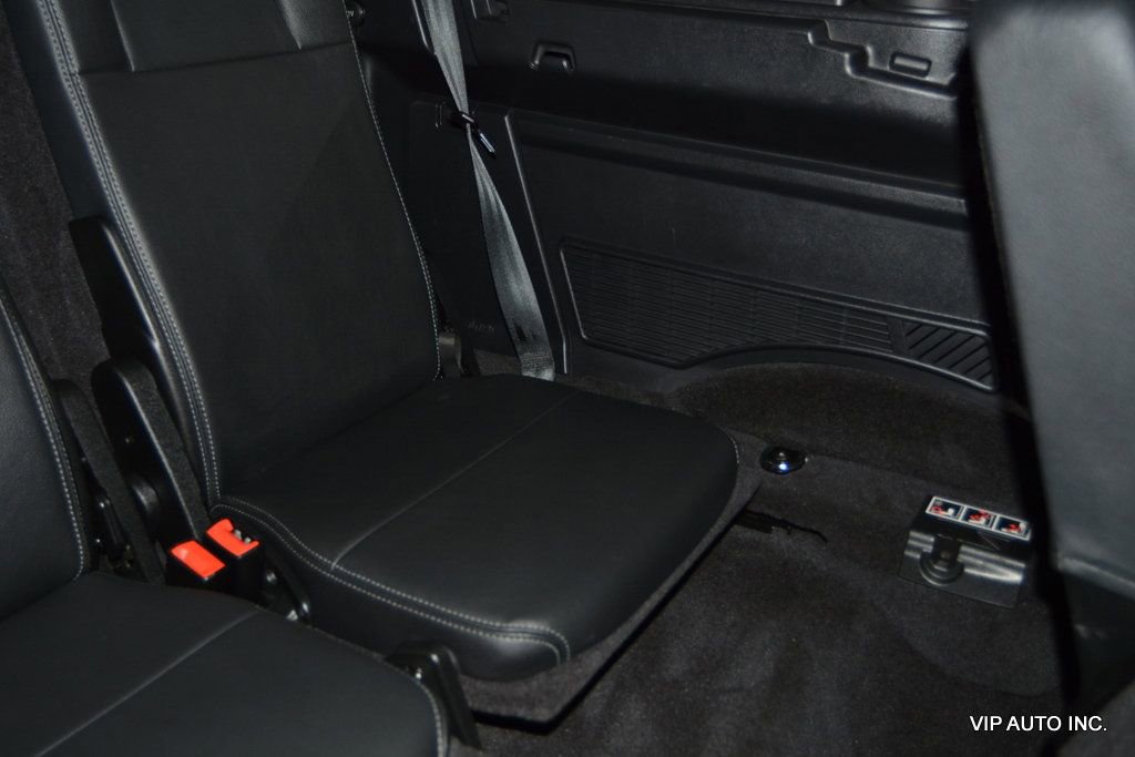 Used 2016 Land Rover LR4 HSE image 32