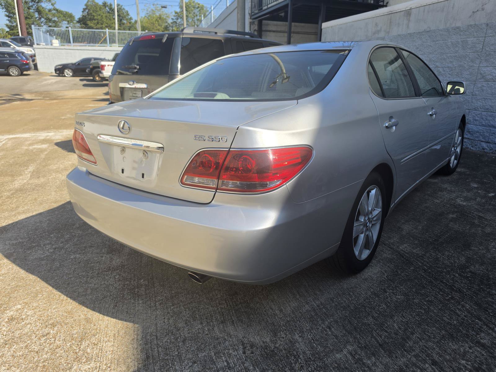 Used 2005 Lexus ES 330 FWD image 4