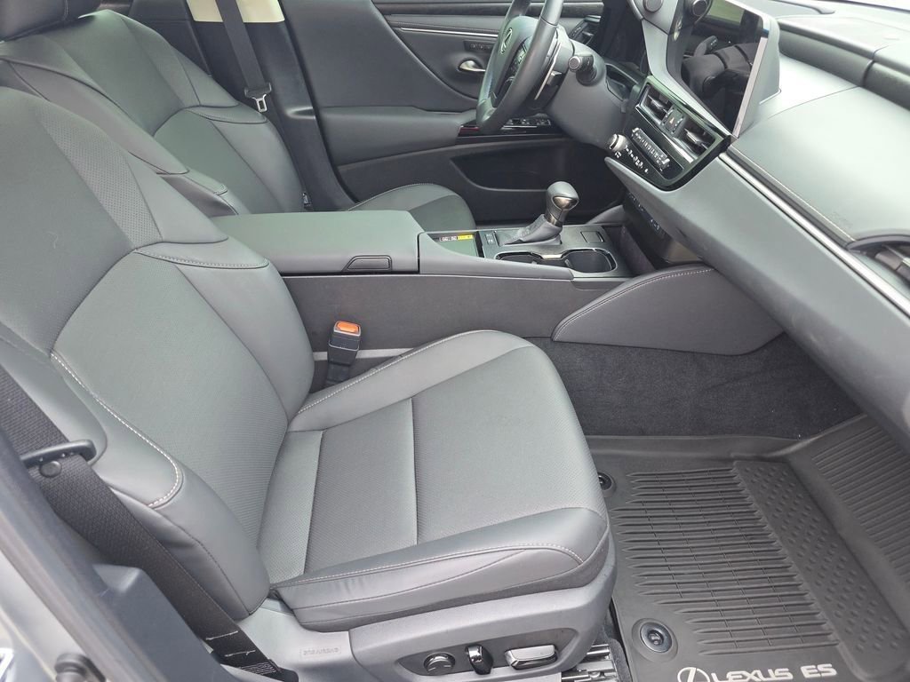 Certified 2025 Lexus ES 300h w/ Premium Package image 15