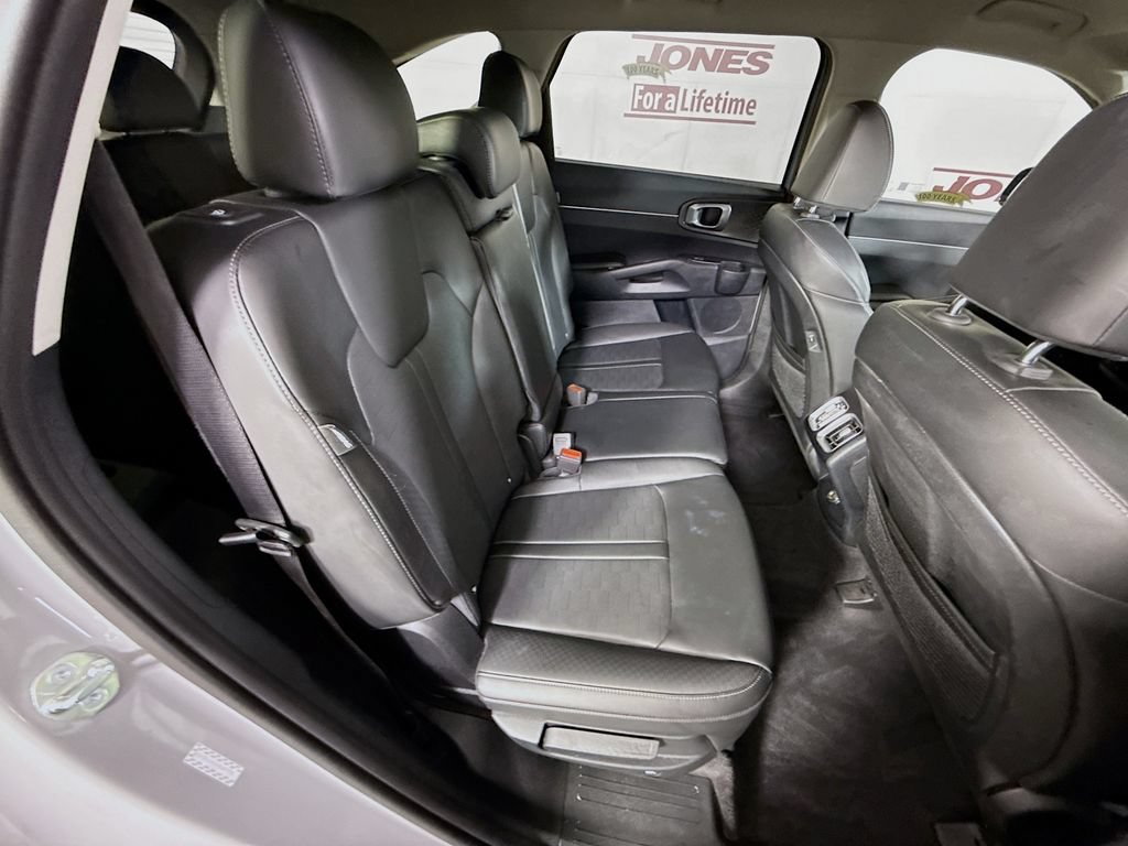 Used 2025 Kia Sorento S AWD/4WD image 30