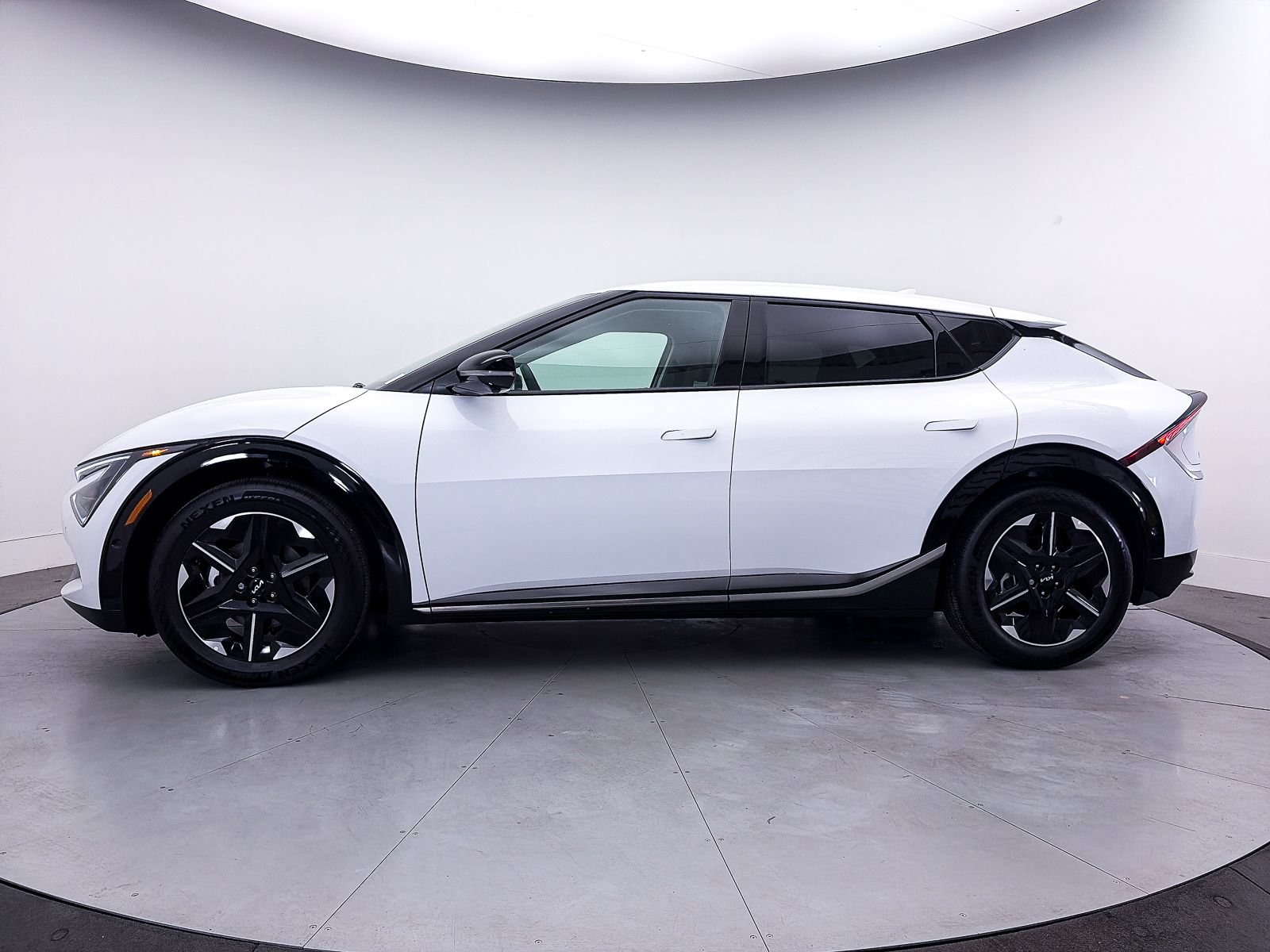 Used 2025 Kia EV6 Wind RWD image 40