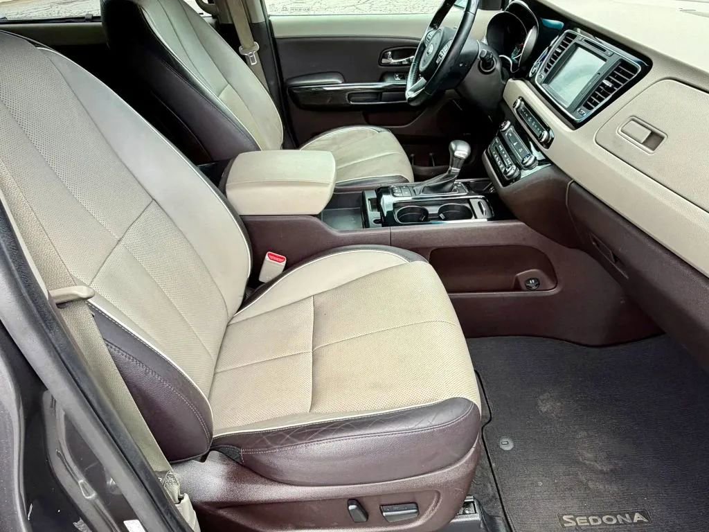 Used 2018 Kia Sedona SX Limited image 18