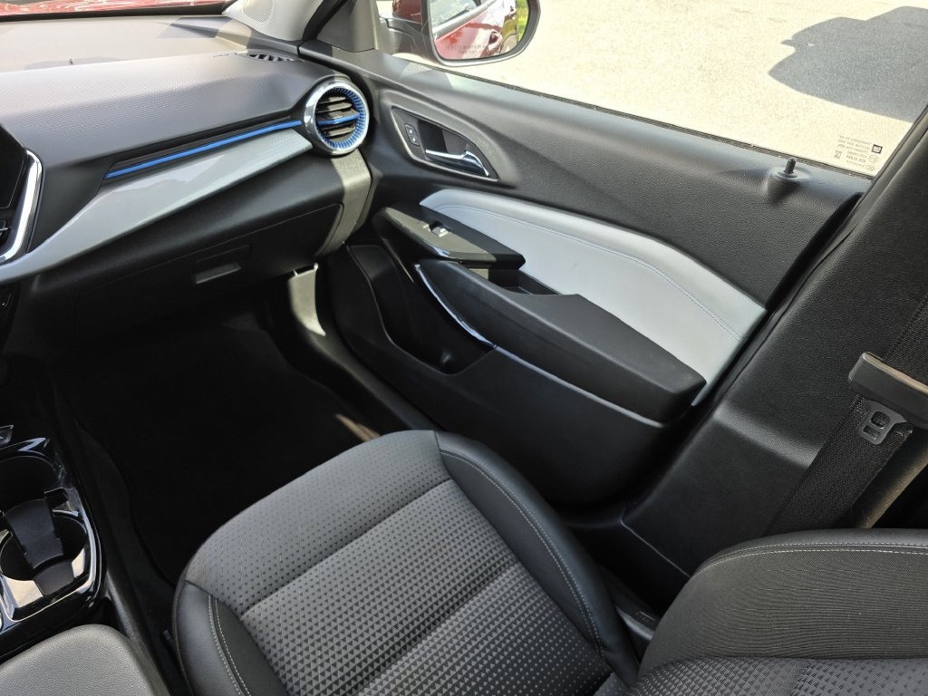 Used 2025 Chevrolet Trax LT w/ Driver Confidence Package FWD image 18