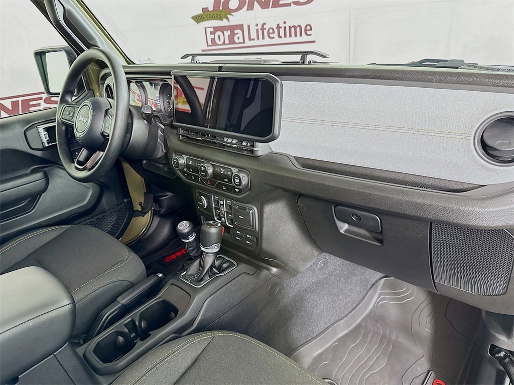 Used 2025 Jeep Gladiator Sport image 32