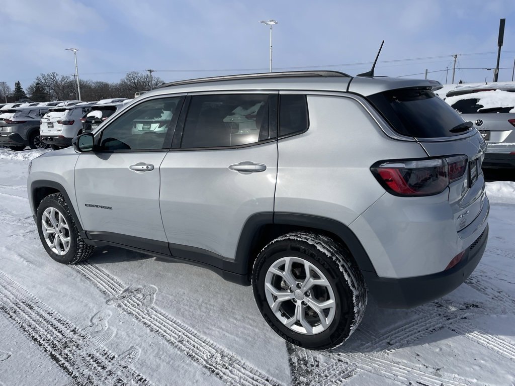 Used 2024 Jeep Compass Latitude image 5