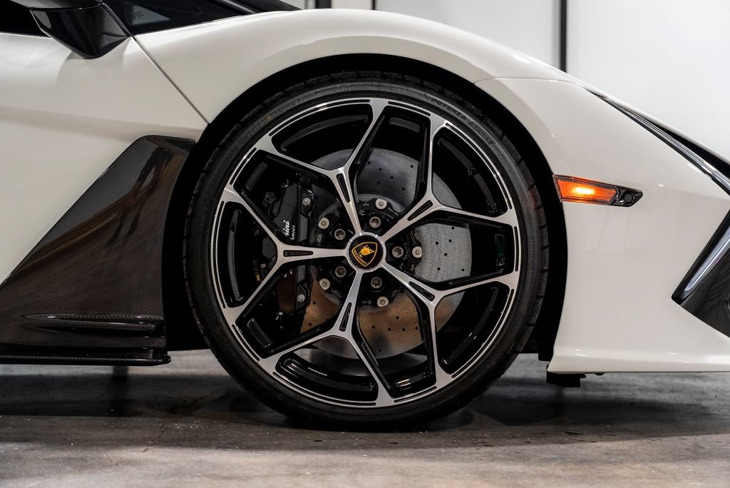 Used 2025 Lamborghini Revuelto AWD/4WD image 82