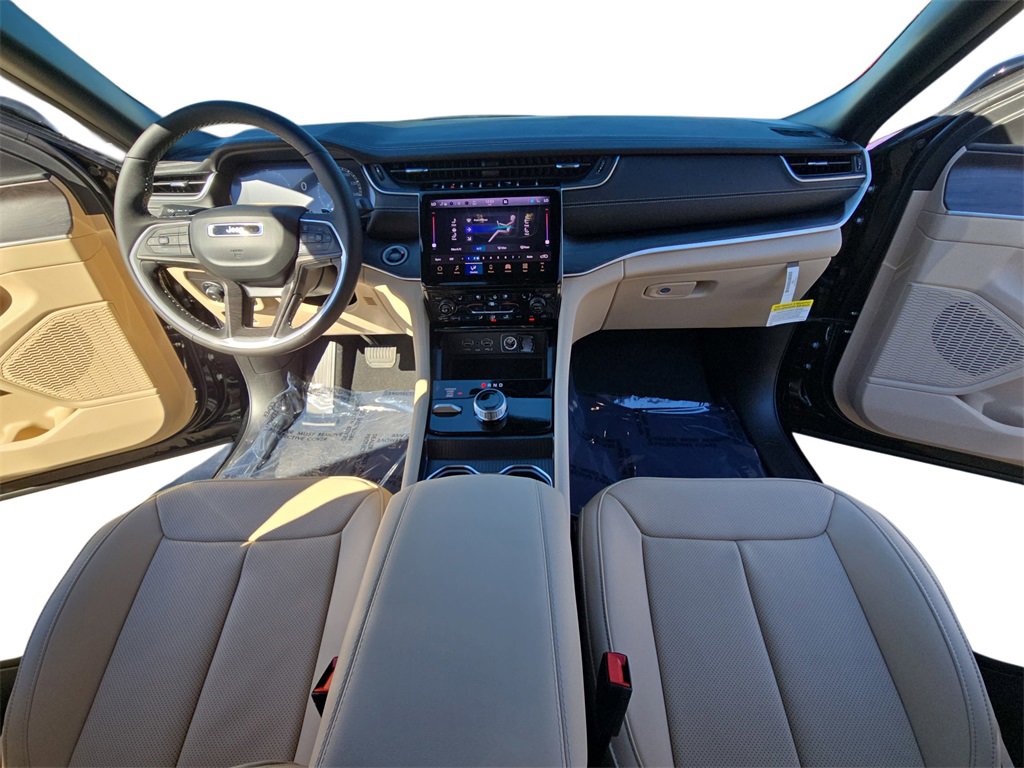 New 2025 Jeep Grand Cherokee Limited w/ Luxury Tech Group II image 9