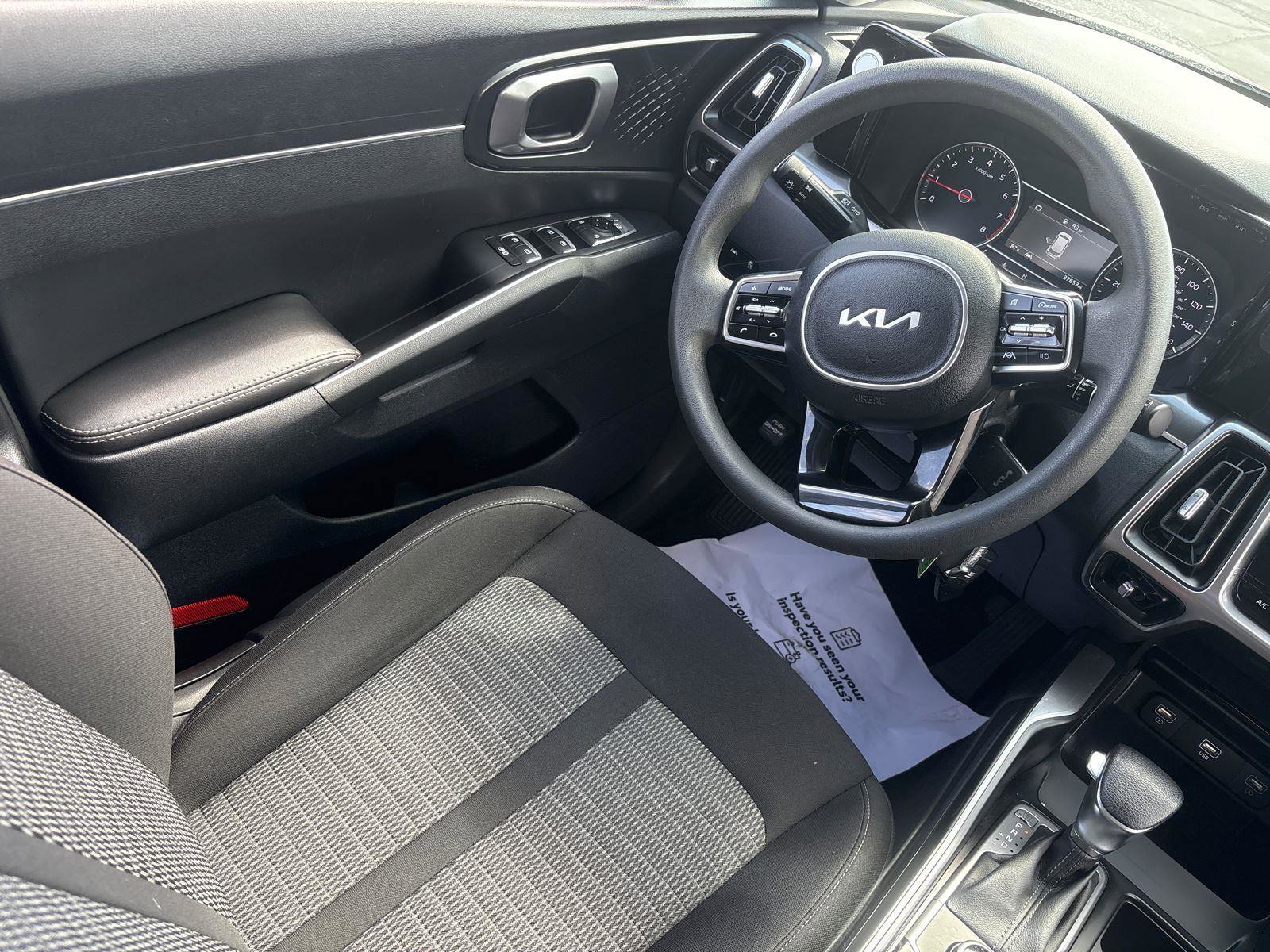 Used 2023 Kia Sorento LX AWD/4WD image 14