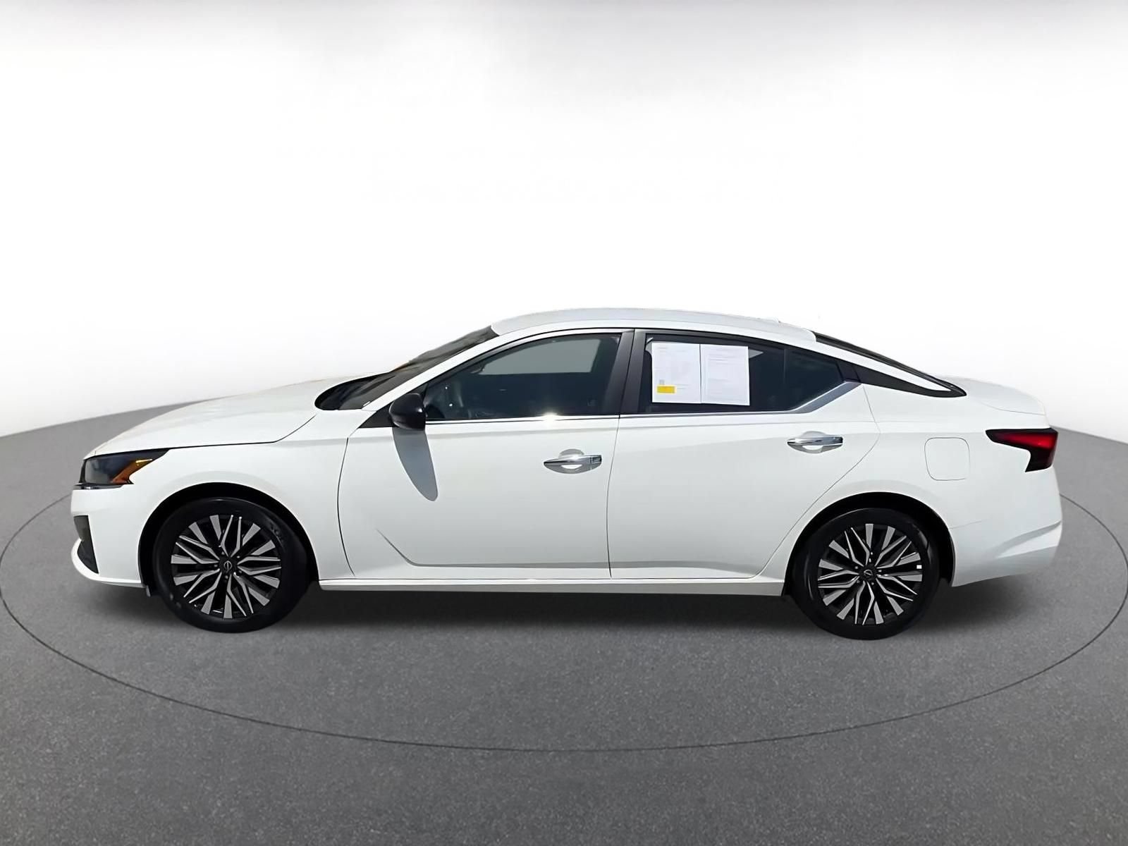 Used 2025 Nissan Altima 2.5 SV FWD image 8