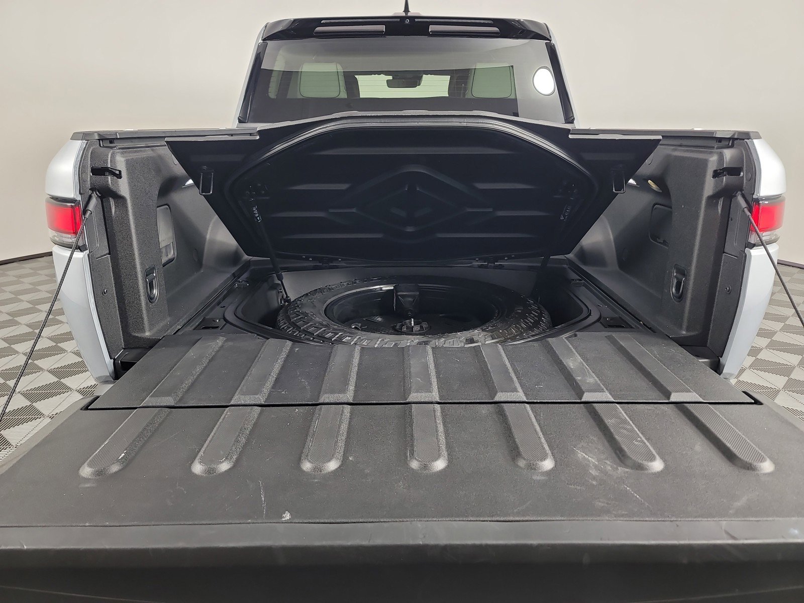 Used 2023 Rivian R1T Adventure image 15