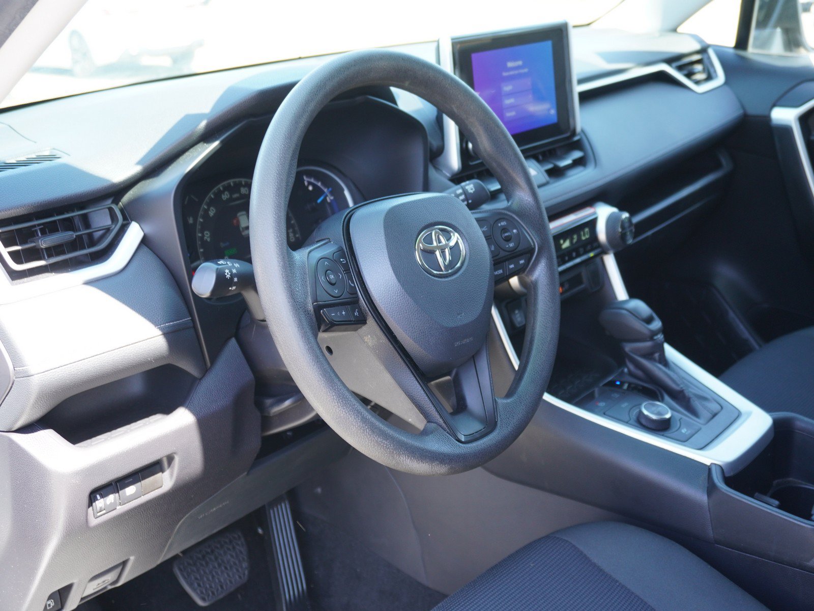 Used 2024 Toyota RAV4 LE AWD/4WD image 19
