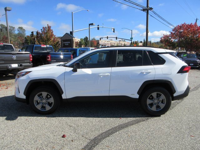 Used 2024 Toyota RAV4 LE image 8