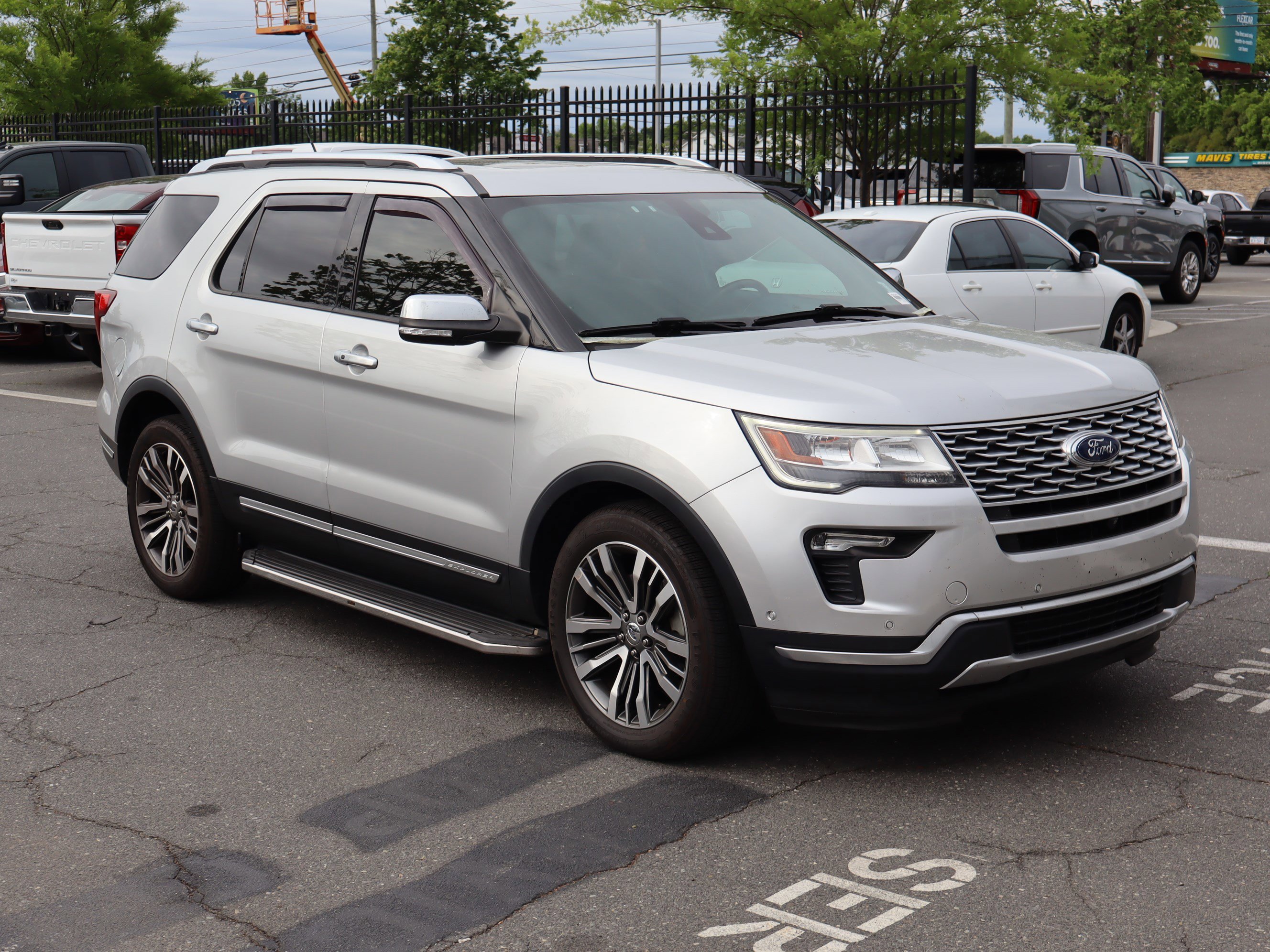 Used 2019 Ford Explorer Platinum AWD/4WD image 2