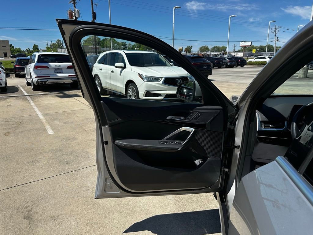 Used 2025 BMW X1 xDrive28i image 9