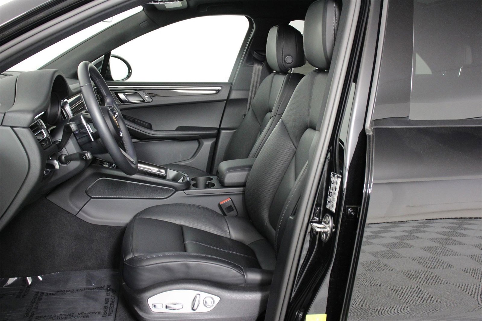 Used 2025 Porsche Macan image 5