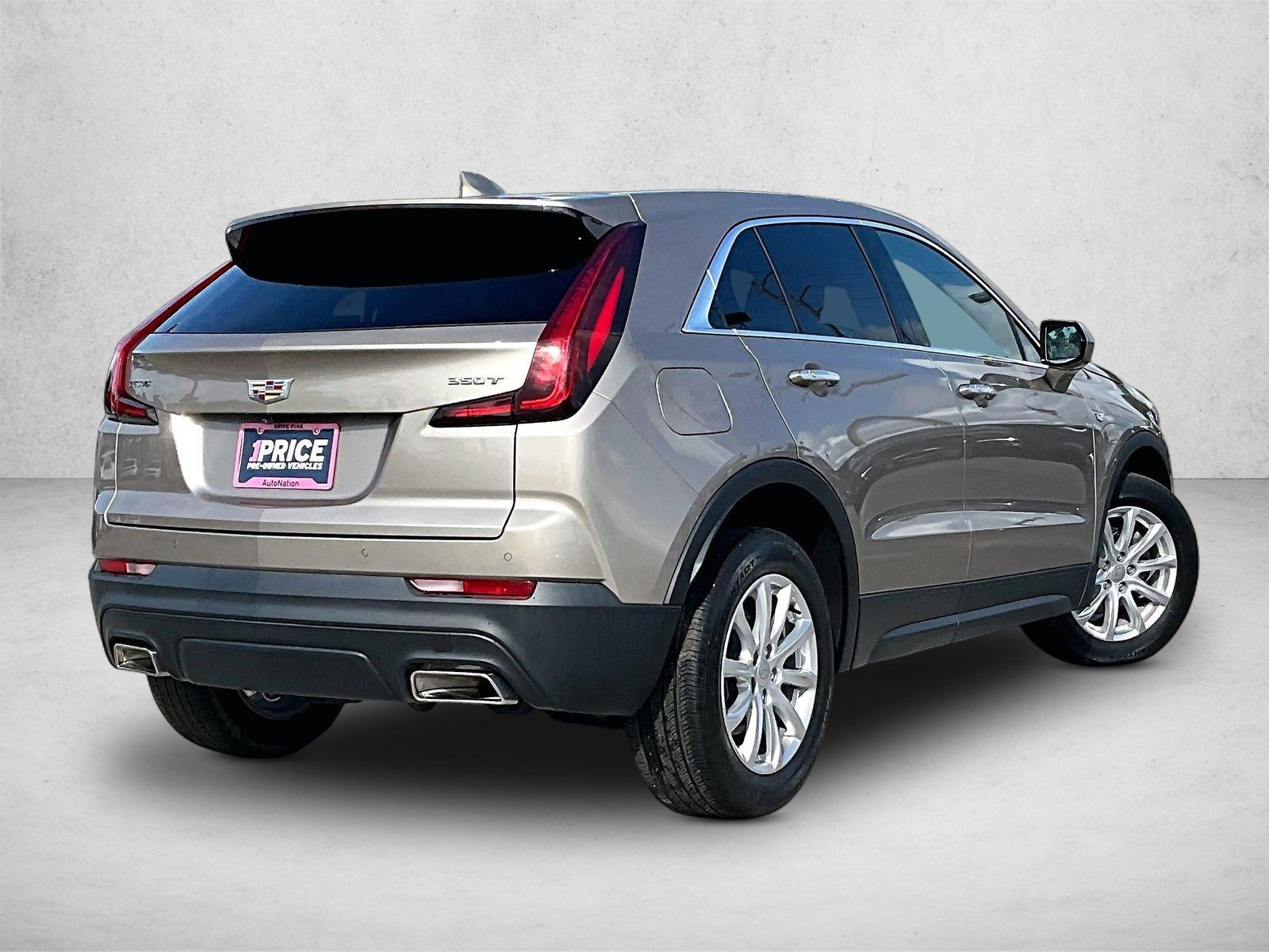 Used 2023 Cadillac XT4 Luxury w/ Cold Weather Package FWD video 2