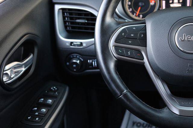 Used 2021 Jeep Cherokee Latitude Lux FWD image 37