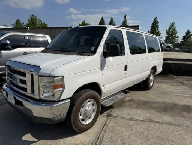 Used 2011 Ford E-350 and Econoline 350 XLT RWD image 2