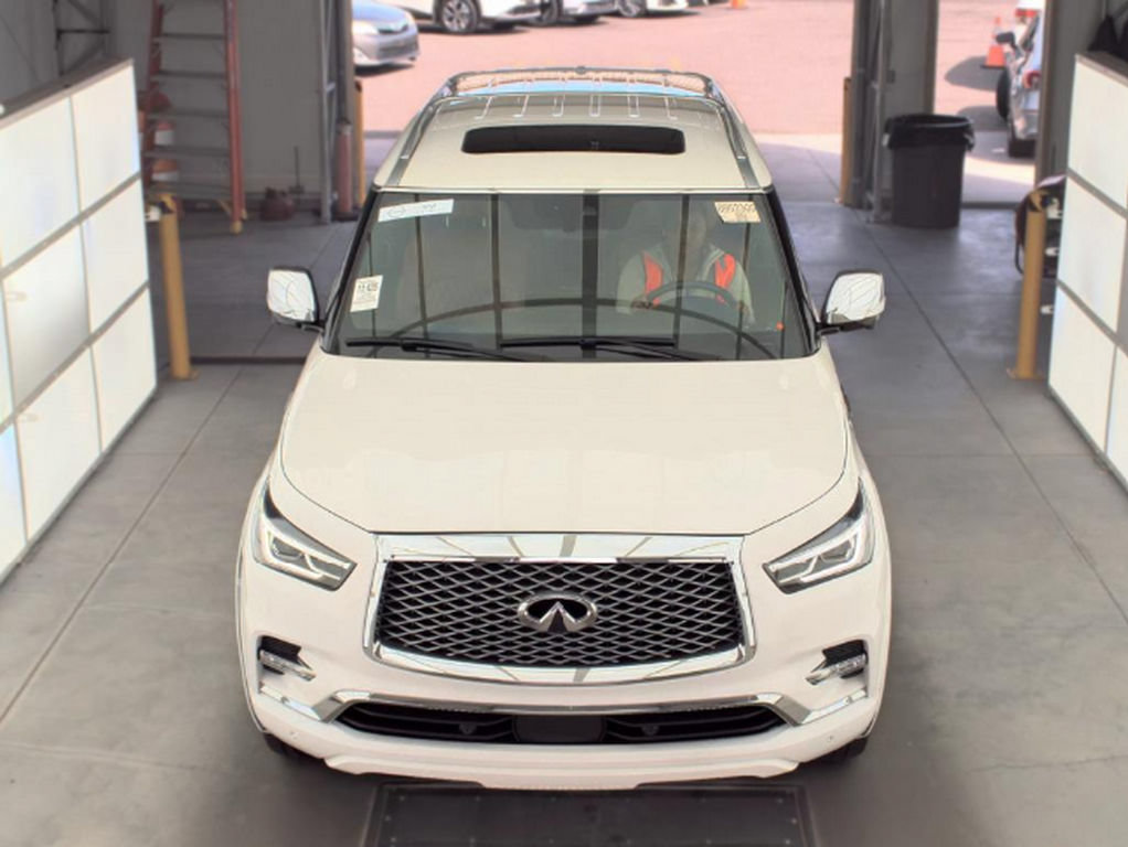 Used 2023 INFINITI QX80 Sensory w/ All-Season Package AWD/4WD image 2