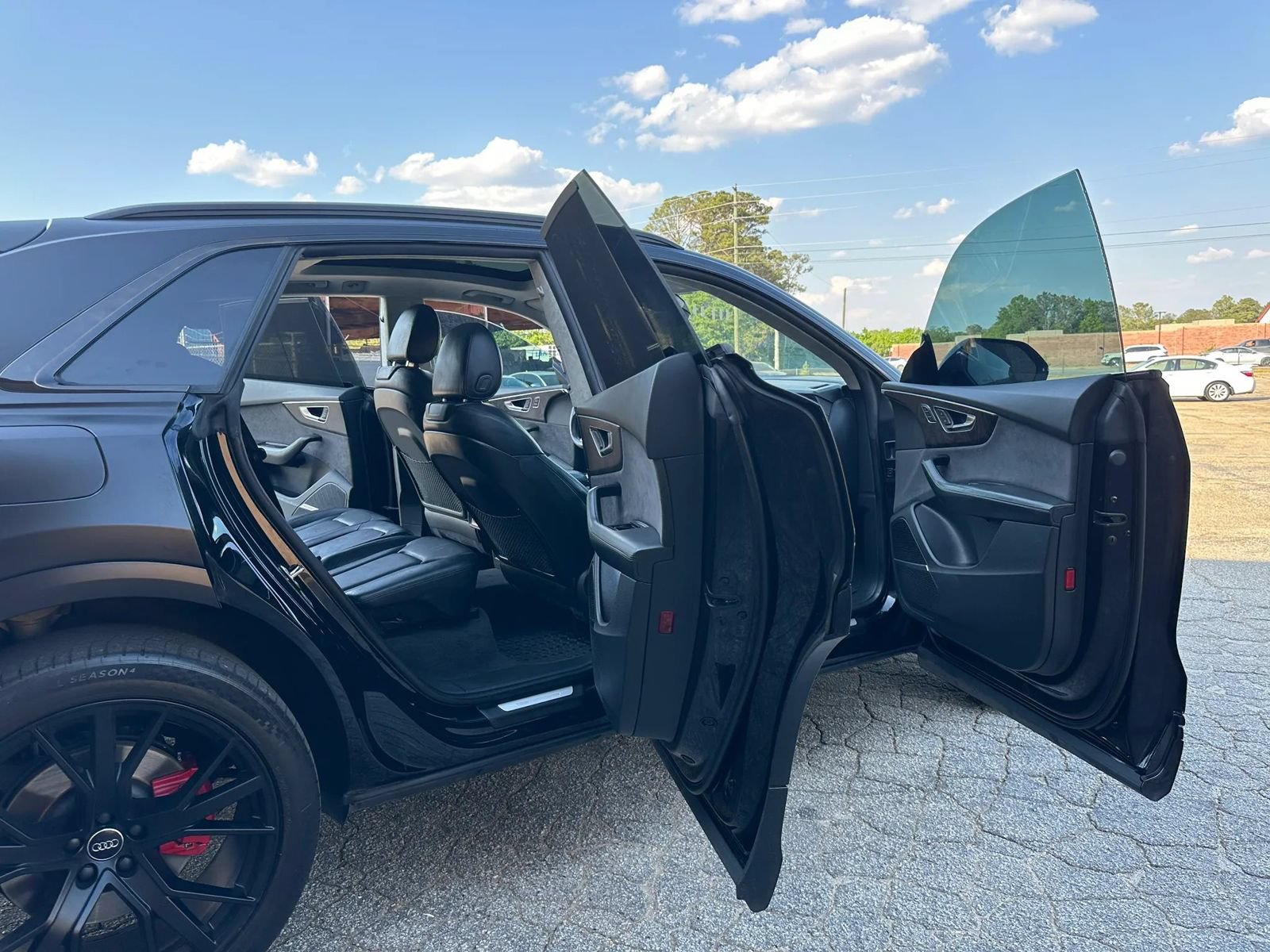 Used 2019 Audi Q8 Prestige w/ Luxury Package AWD/4WD image 25