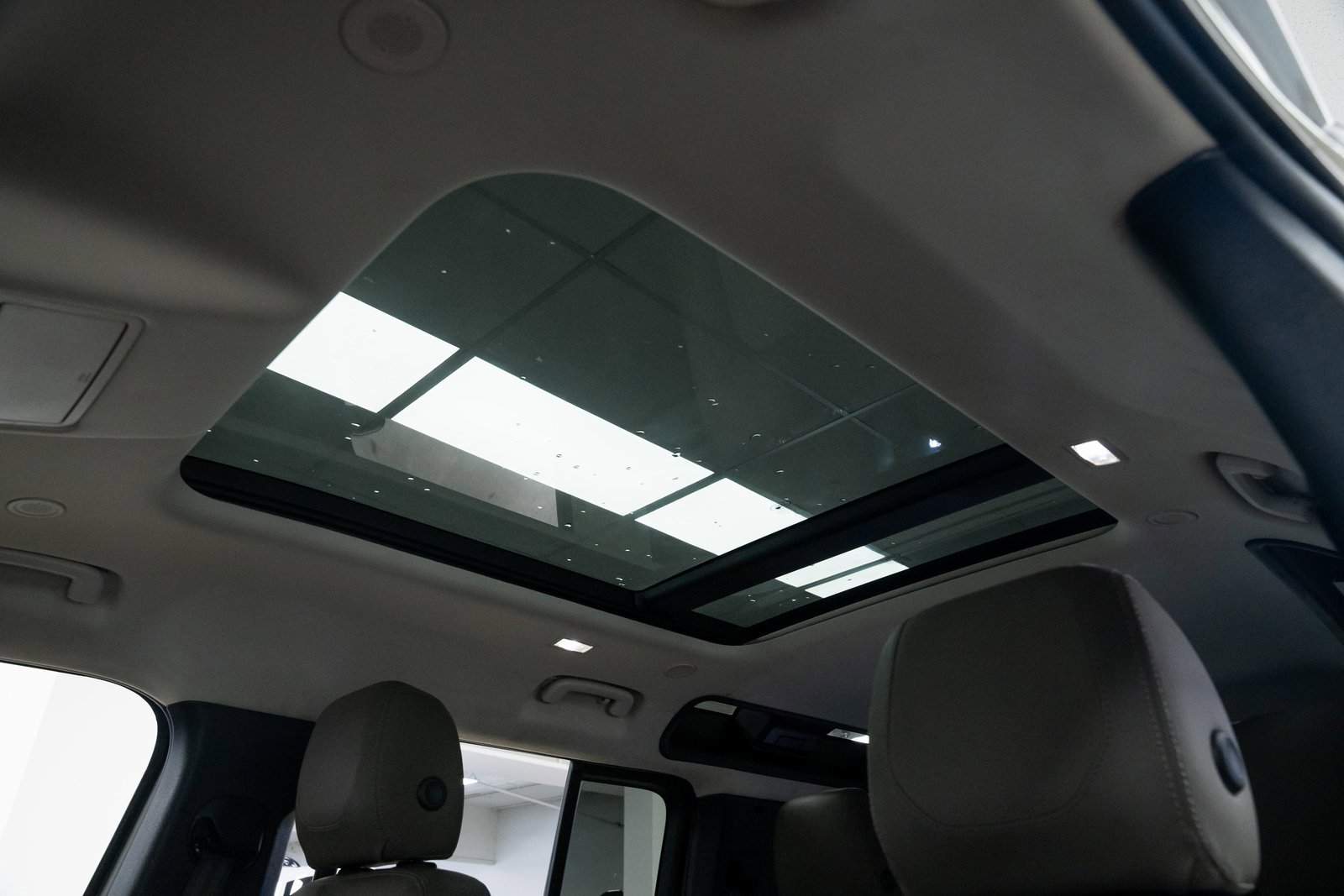 Used 2021 Land Rover Defender 110 SE image 15