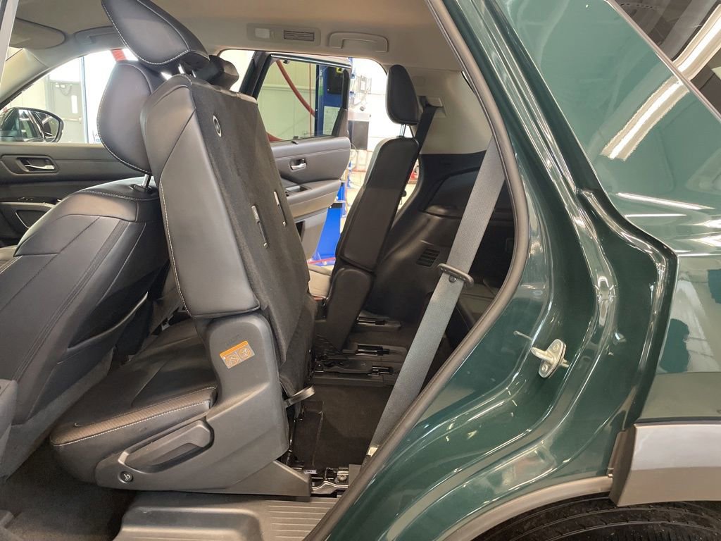 Used 2023 Nissan Pathfinder SL AWD/4WD image 20