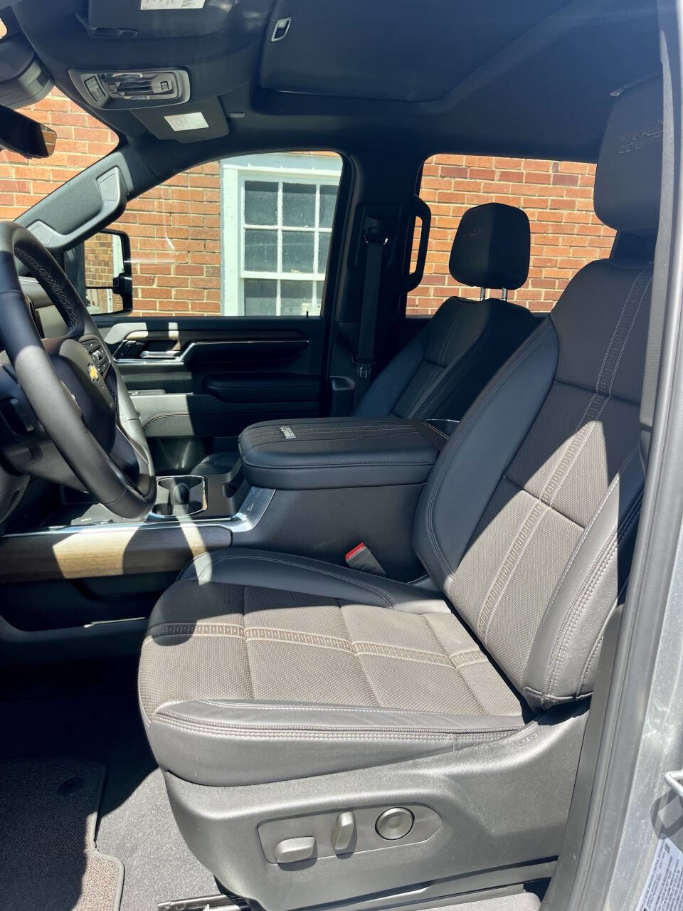 Used 2024 Chevrolet Silverado 2500 High Country w/ High Country Premium Package image 10